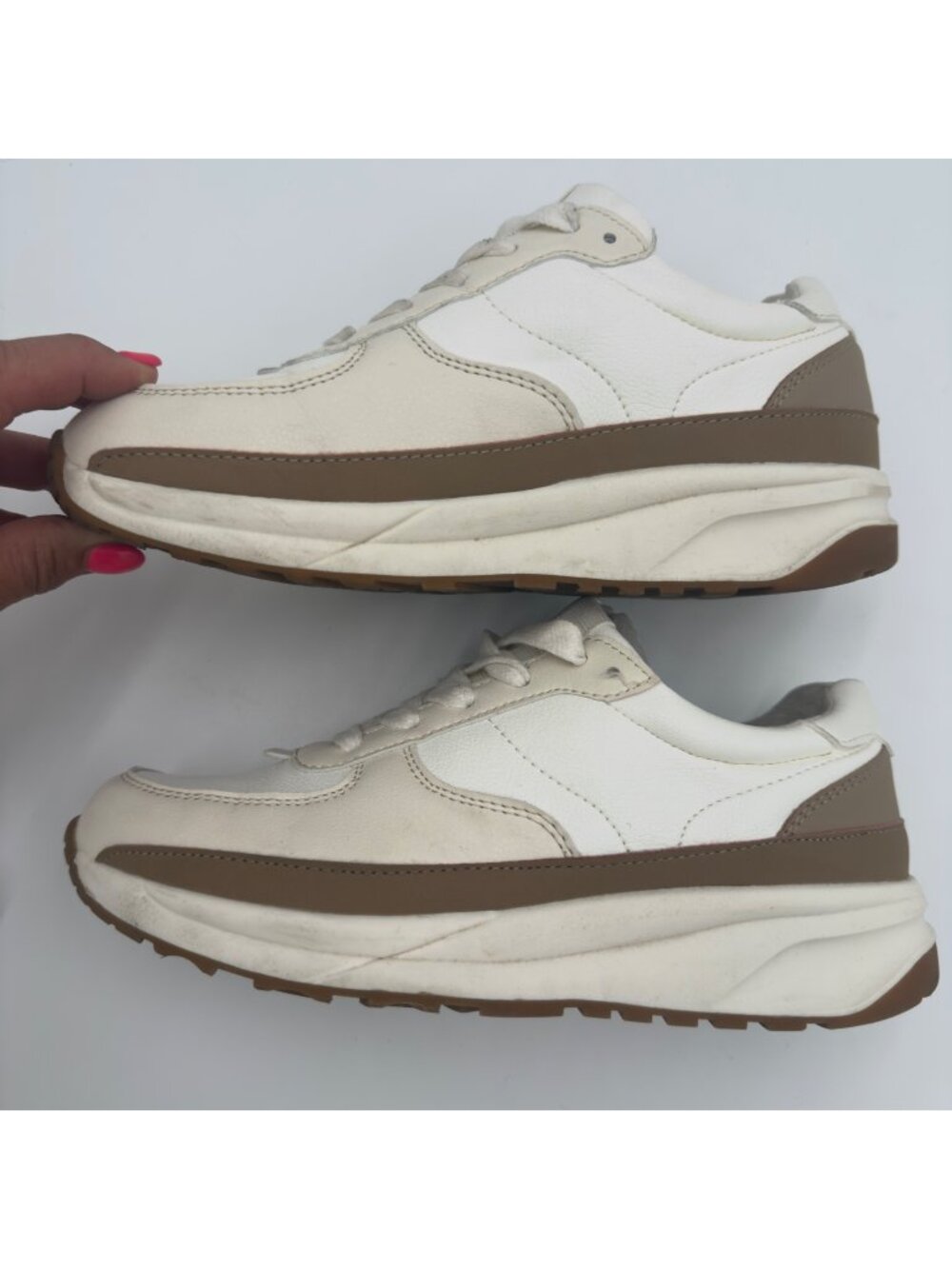 Cushionaire Women's 6M Sneakers Cream/Tan/Brown Casual Comfort Lace Up Shoes